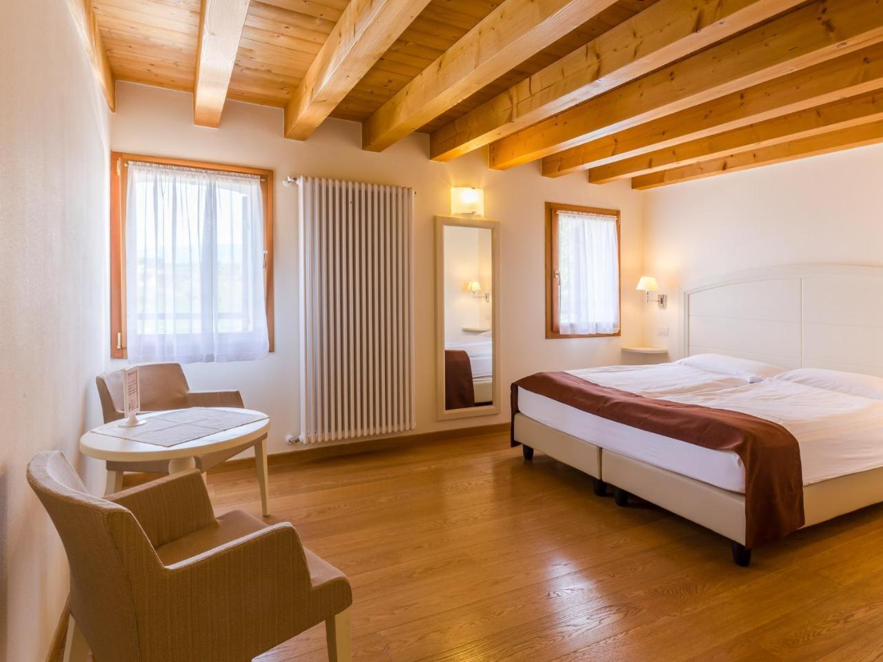 Tenuta Sant'Eufemia Сан-Пьетро-ди-Фелетто Экстерьер фото